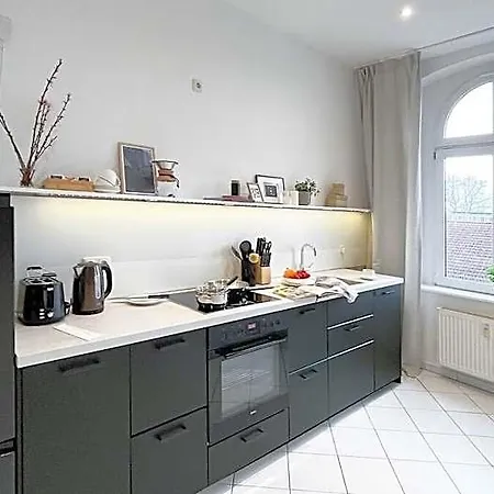 Moka Living-sunset Apt, Kingbed, Wifi, Netflix Hotel